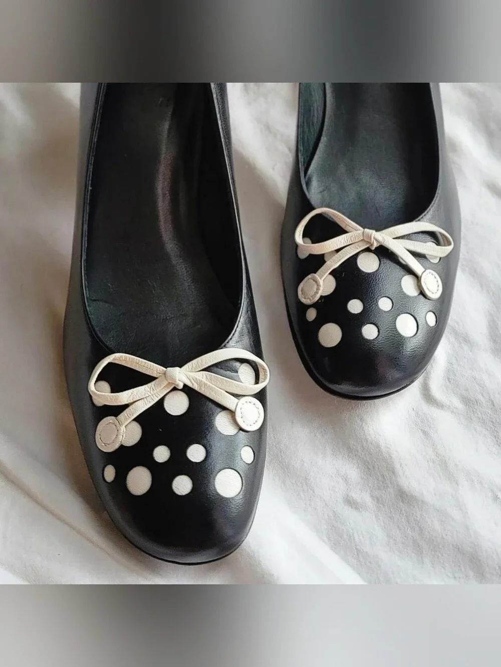 Stuart Weitzman Black Leather Polka Dot Bow Pumps Sz 7